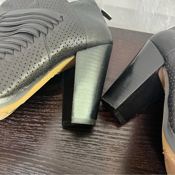 Vince Camuto Black  Ankle Bootie, Sheep Washed Wedges.  Size 6.5. #010 - Picture 8 of 9